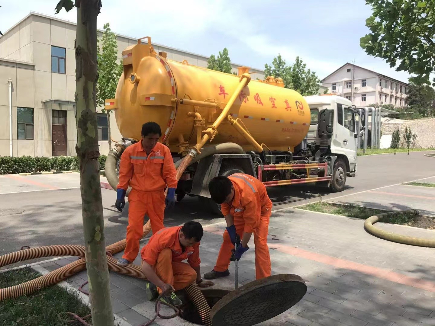 新安化粪池清理与5-8吨吸粪车施工效率分析